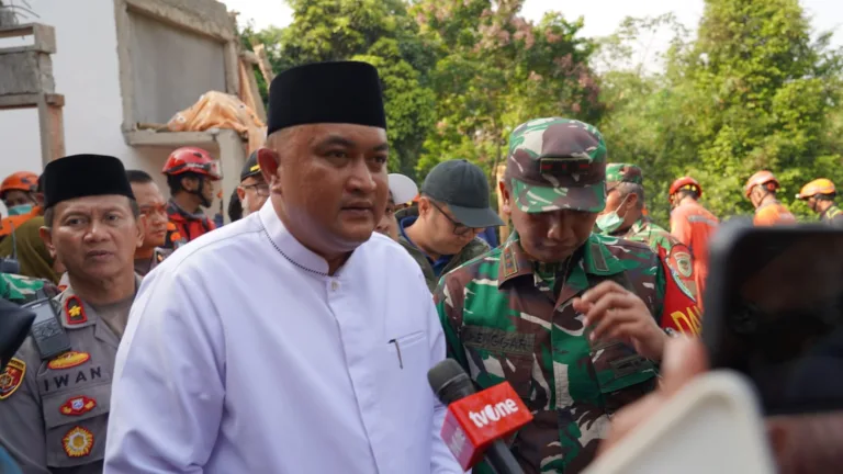 Bupati Bogor Tinjau Tragedi Ambruknya Majelis Taklim Ciomas