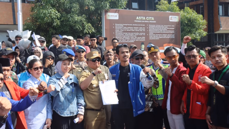 Forkopimda Duduk Bersama Temui Massa,Kapolres Garut Salut dengan Apresiasi yang Disampaikan Dengan Tertib