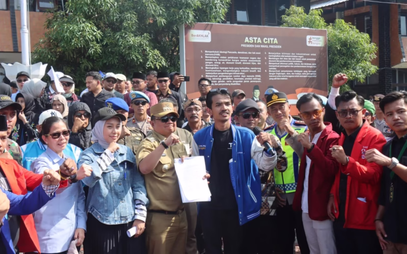 Forkopimda Duduk Bersama Temui Massa,Kapolres Garut Salut dengan Apresiasi yang Disampaikan Dengan Tertib
