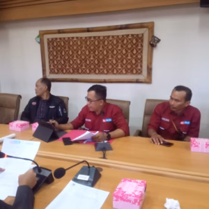 Deni Gartiwa, Pimpinan Redaksi Garut 60detik, Dorong Sinergi Media dan Pemerintah Daerah dalam Diskusi Bersama DPRD dan Pejabat Terkait