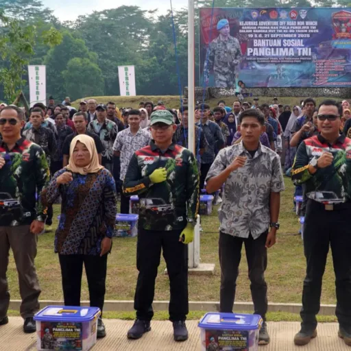 Panglima TNI Serahkan Bansos dan Resmikan Lane 1 Garuda Prima di Kejurnas Adventure Offroad 2025
