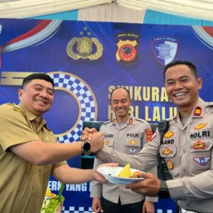 Forkopimda dan Komunitas Media Beri Kejutan Beri Potong Tumpeng di Groundbreaking ELITE Garut
