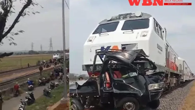 KA Tawangjaya Premium Tabrak Mobil di Cirebon, 2 Orang Tewas