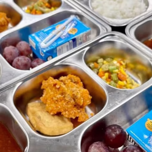 Menkesneg Prasetyo Hadi Minta Maaf soal Kasus Keracunan Program MBG