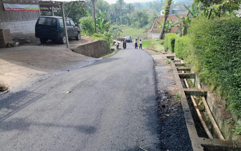 Pemerintahan Desa Cibunar Realisasikan Pembangunan Infrastruktur Jalan Desa kampung Sukaresni dan Cikujang