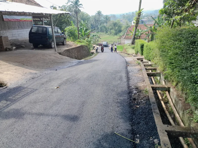 Pemerintahan Desa Cibunar Realisasikan Pembangunan Infrastruktur Jalan Desa kampung Sukaresni dan Cikujang