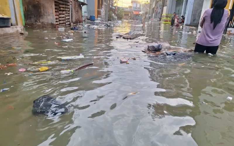Banjir Rendam Sejumlah Kota di DKI, Semarang, dan Jawa Barat