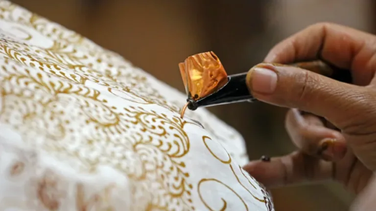 Hari Batik Nasional 2025: Sejarah, Makna, dan Perayaan Bertema “Batik Merawit”