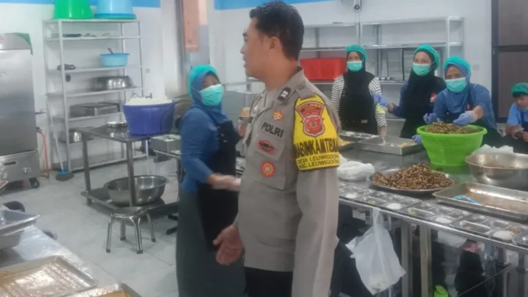 Polsek Leuwigoong Kontror Dapur Sehat SPPG Merah Putih Di Desa Sindangsari Leuwigoong