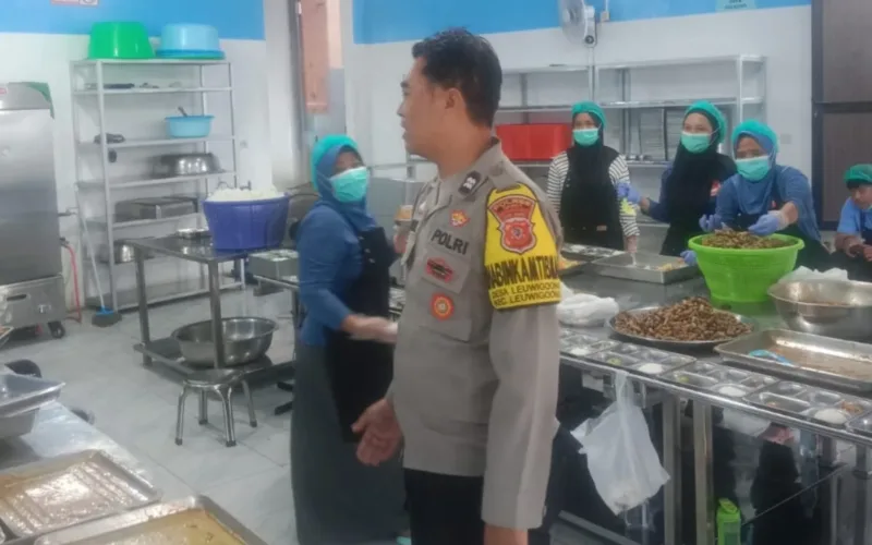 Polsek Leuwigoong Kontror Dapur Sehat SPPG Merah Putih Di Desa Sindangsari Leuwigoong