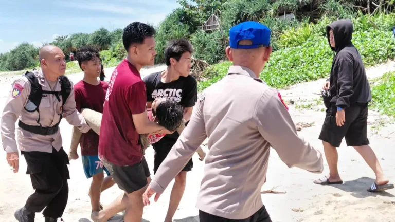 Sat Polairud Polres Garut Gerak Cepat Cari Wisatawan Yang Hilang Terseret Ombak Dipantai Karangpapak