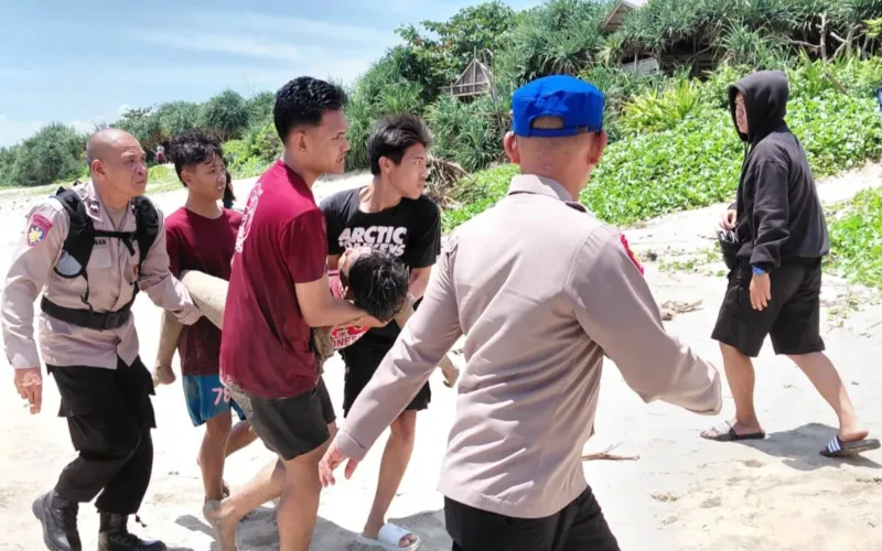 Sat Polairud Polres Garut Gerak Cepat Cari Wisatawan Yang Hilang Terseret Ombak Dipantai Karangpapak