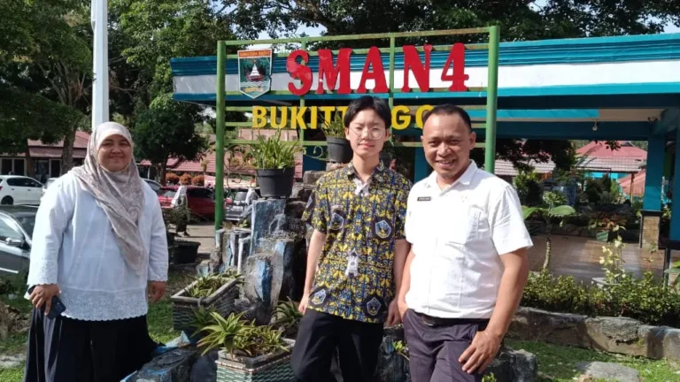 JAPANESE SPEAKERS’ FORUM 2025 : JOSHUA SHELO SISWA SMAN 4 BUKITTINGGI WAKILI INDONESIA DI AJANG INTERNASIONAL BANGKOK 