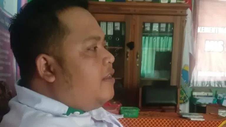 Pimpin Madrasah Ibtidaiyah Swasta, Nurul Mutaqin Alimudin S.P.d, Siap Mencetak Generasi