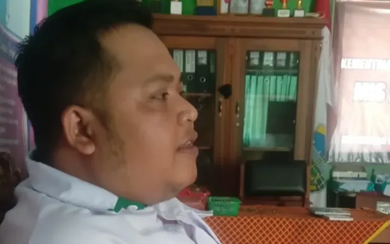 Pimpin Madrasah Ibtidaiyah Swasta, Nurul Mutaqin Alimudin S.P.d, Siap Mencetak Generasi