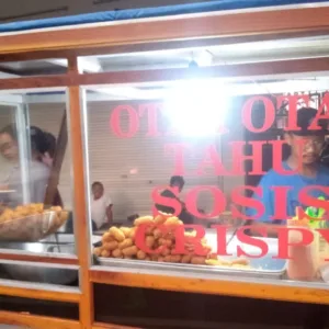 Jajanan Otak-Otak Crispy Asal Bandung Viral  Di Serbu Pembeli Di Pulau Dewata Bali