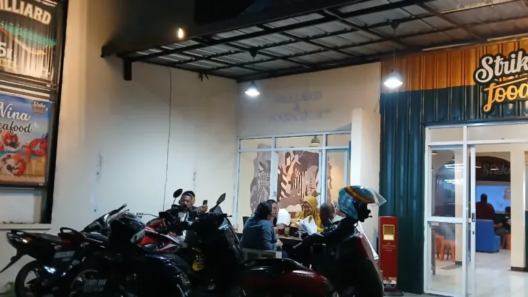 Strike Food dan NINA Seafood: Tempat Nongkrong Keluarga Favorit di Jalan Patriot Simlim Garut