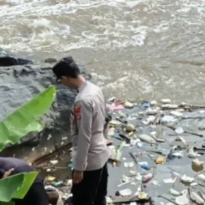Warga Bayongbong Temukan Mayat Bayi Dipinggir Sungai Cimanuk, Polisi Lakukan Penyelidikan