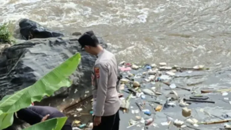 Warga Bayongbong Temukan Mayat Bayi Dipinggir Sungai Cimanuk, Polisi Lakukan Penyelidikan