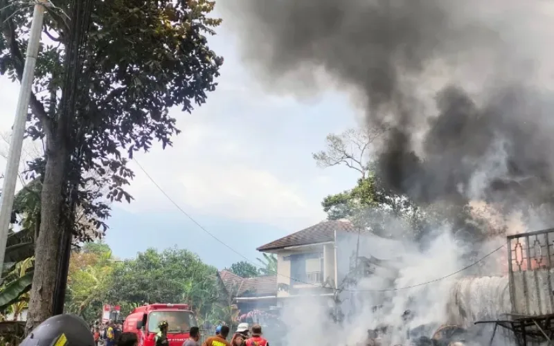 Gudang Rongsokan Milik Komar Sidik Terbakar, H. Basuki Eko SH MH Benarkan Lewat Wawancara Telepon