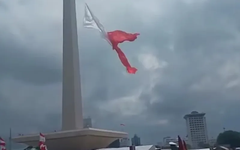 Bendera Merah Putih Robek Saat Gladi HUT ke-80 TNI di Monas, Ini Penjelasan TNI