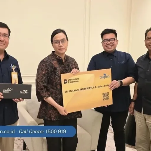 Taspen Serahkan Manfaat Pensiun dan THT kepada Sri Mulyani
