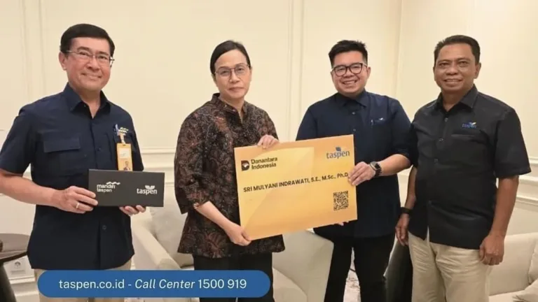Taspen Serahkan Manfaat Pensiun dan THT kepada Sri Mulyani