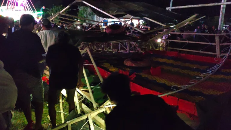 Wahana Perosotan Pelangi Ambruk di Air Upas, 4 Orang Luka-Luka