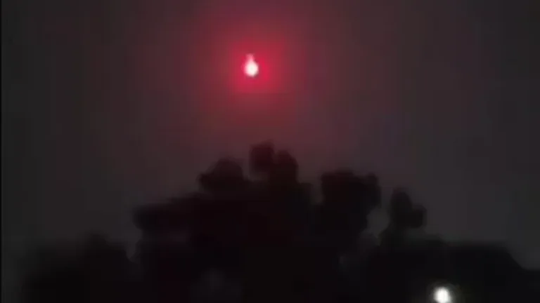 Meteor Jatuh di Laut Jawa, Cirebon Diguncang Dentuman Keras
