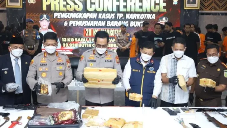 Kapolda Sulsel Pimpin Press Conference Pengungkapan Kasus Narkotika dan Penculikan Anak di Bawah Umur