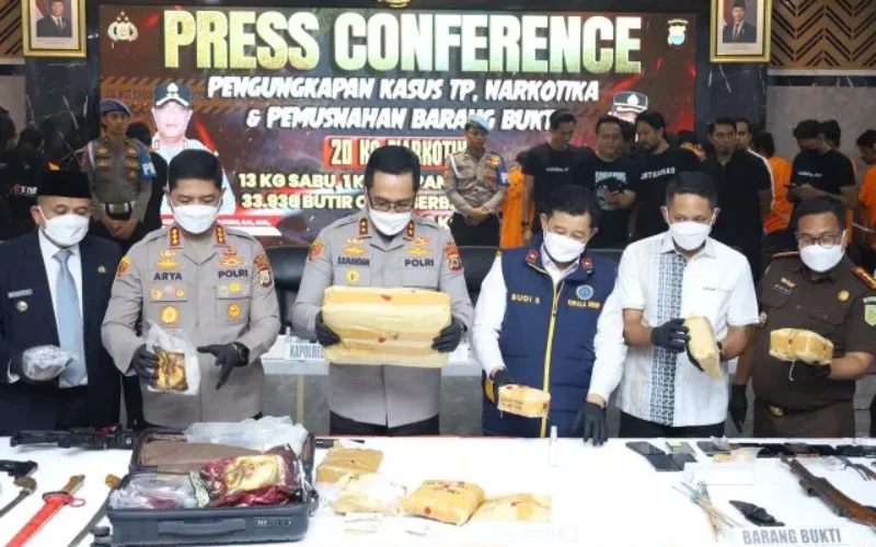 Kapolda Sulsel Pimpin Press Conference Pengungkapan Kasus Narkotika dan Penculikan Anak di Bawah Umur