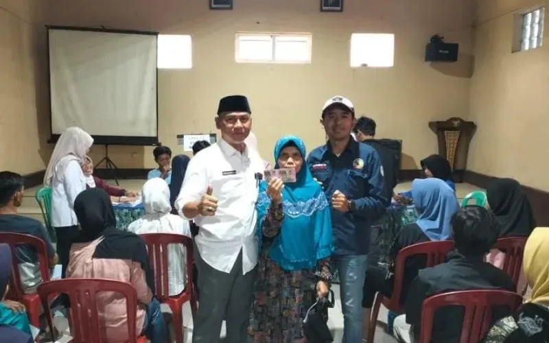 Pemdes Kersamanah Dan Pos Giro Salurkan BLTS Kesra Bagi Warga
