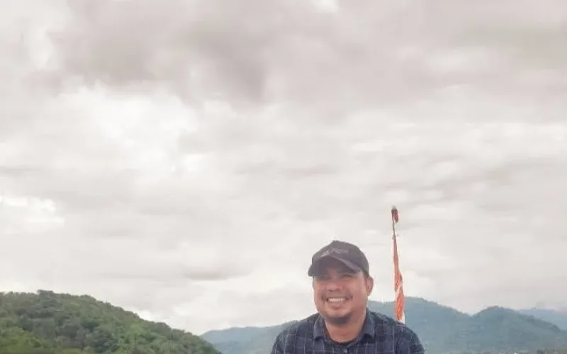 Ketika Pantai Menulis Surat Panjang: Metafora Abrasi Mampie