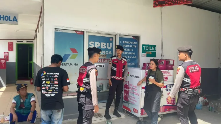Patroli Siang Sat Samapta Polres Tator Jaga Kamtibmas dan Berikan Imbauan kepada Masyarakat