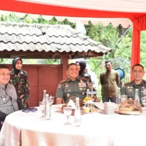 Pangdam XIV/Hasanuddin Gelar Baksos Hari Juang Kartika, Dandim 1408/Makassar Pimpin Joyride Mobil Maung Dorong Kedamaian di Kecamatan Tallo