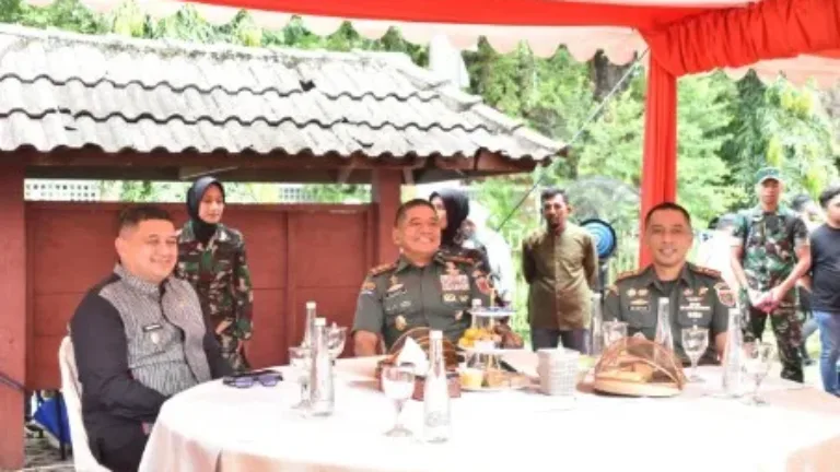 Pangdam XIV/Hasanuddin Gelar Baksos Hari Juang Kartika, Dandim 1408/Makassar Pimpin Joyride Mobil Maung Dorong Kedamaian di Kecamatan Tallo