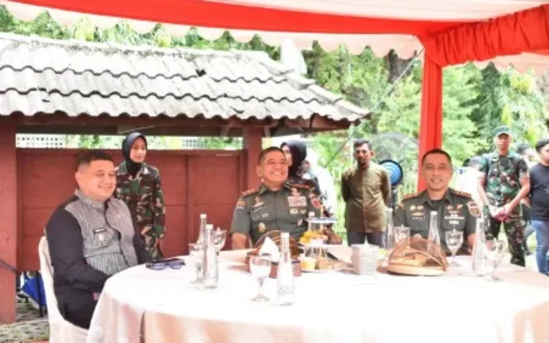 Pangdam XIV/Hasanuddin Gelar Baksos Hari Juang Kartika, Dandim 1408/Makassar Pimpin Joyride Mobil Maung Dorong Kedamaian di Kecamatan Tallo