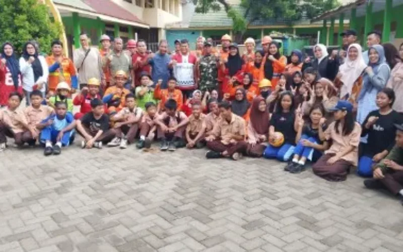 Koramil 06/Mamajang Bersama TRIPIKA Gelar Kerja Bakti Penanaman Pohon DanTerong Di Makassar