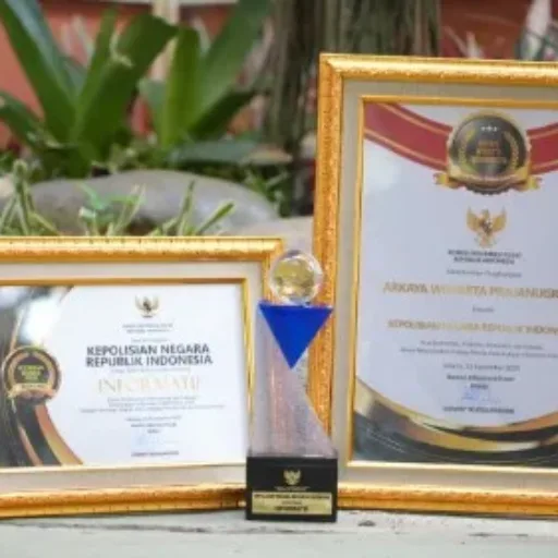 Dinobatkan sebagai Badan Publik Terbaik Nasional, Polri Raih Arkaya Wiwarta Prajanugraha dalam Monev KIP 2025