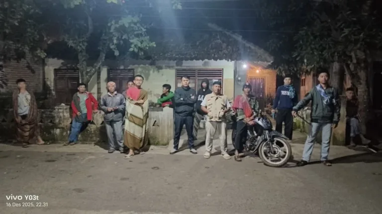Giat Siskamling RW 04 Perkuat Keamanan Dan Ketertiban Lingkungan