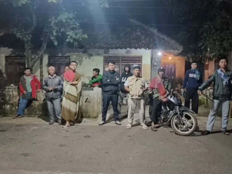 Giat Siskamling RW 04 Perkuat Keamanan Dan Ketertiban Lingkungan