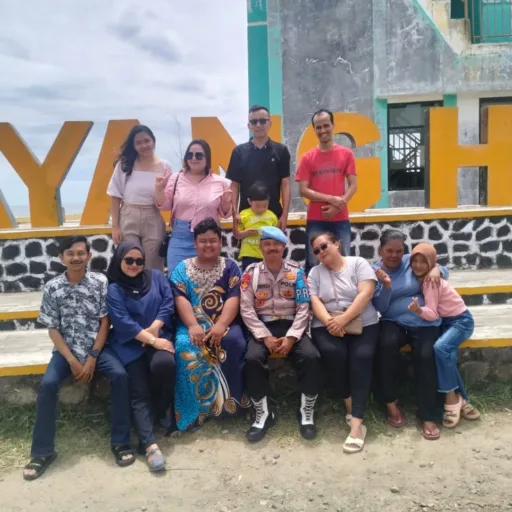 Polsek Pameungpeuk Laksanakan Pengamanan Wisata Pantai Sayang Heulang Ops.Lilin Lodaya 2025