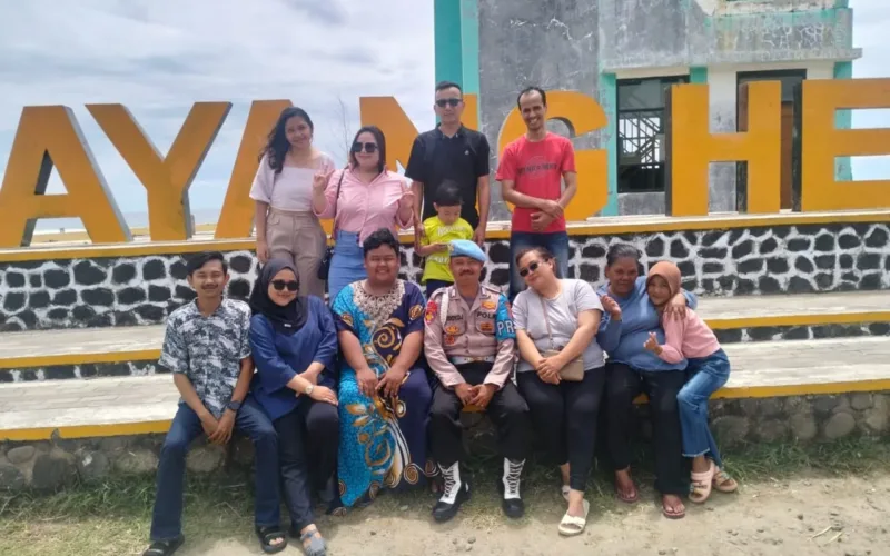 Polsek Pameungpeuk Laksanakan Pengamanan Wisata Pantai Sayang Heulang Ops.Lilin Lodaya 2025