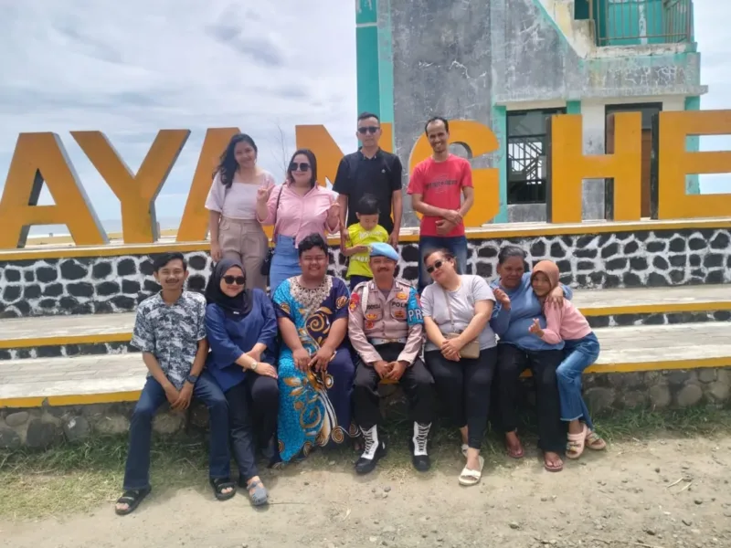 Polsek Pameungpeuk Laksanakan Pengamanan Wisata Pantai Sayang Heulang Ops.Lilin Lodaya 2025