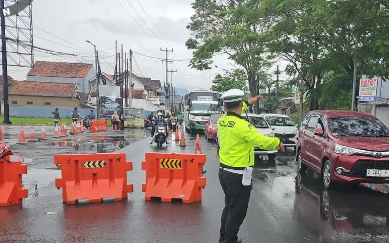 Hari Pertama Ops.Lilin Lodaya 2025 Polres Garut Laksanakan 3 Kali One Way