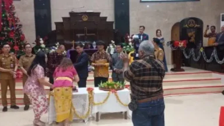 Ibadah NATAL Dan Perayaan Ulang Tahun Ke-45 GEREJA POUK JEMAAT KANAAN Berlangsung Lancar Dan Aman