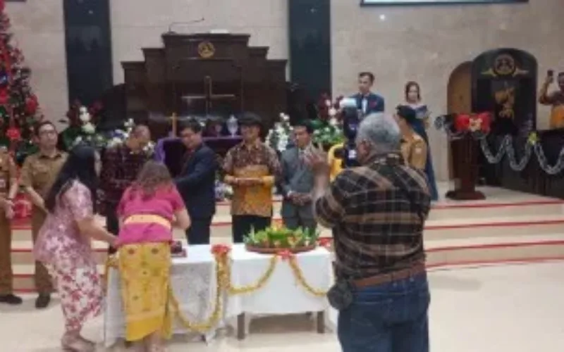 Ibadah NATAL Dan Perayaan Ulang Tahun Ke-45 GEREJA POUK JEMAAT KANAAN Berlangsung Lancar Dan Aman