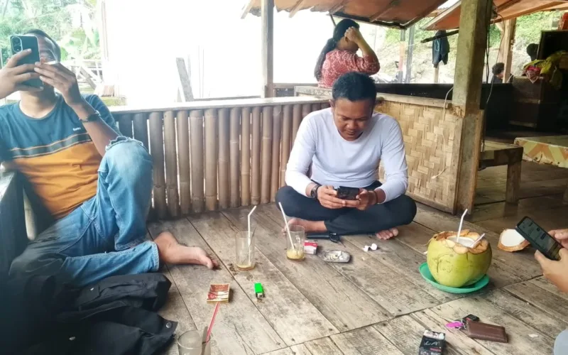 Jurnalis WBN Ngobrol Santai Dengan Pengelola MBG Depok Pakenjeng