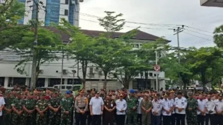 PATMOR GARNISUN KODIM 1408/MKS Gelar Apel Kesiapan Pengamanan Malam Pergantian Tahun Baru 2025–2026 Di Kota Makassar