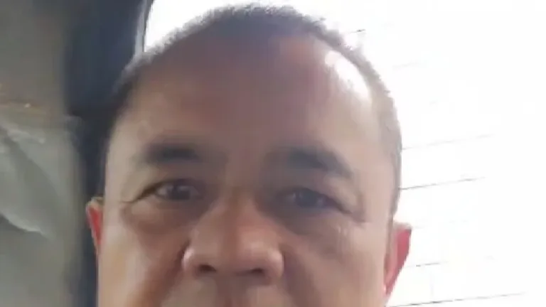 Pagi yang Penuh Semangat Budi Gangan Gumilar ASN Naik Angkot Ke Kantor